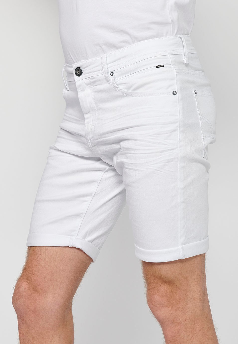 Denim Bermuda shorts with cuffed finish and front zipper and button closure. Five pockets, one match pocket, White for Men 2