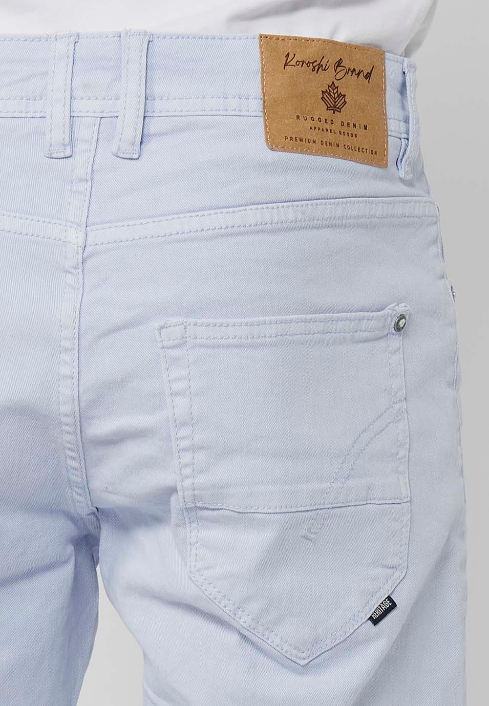 Denim Bermuda shorts with cuffed finish and front zipper and button closure. Five pockets, one blue color pocket for men 9