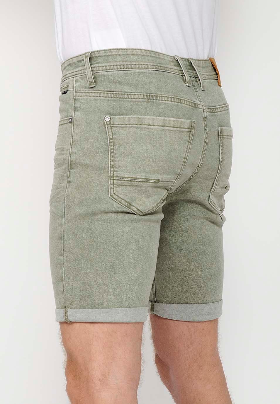 Short à finition revers avec fermeture zippée et boutonnée sur le devant et cinq poches dont une avec poche assortie, en Vert pour Homme 6