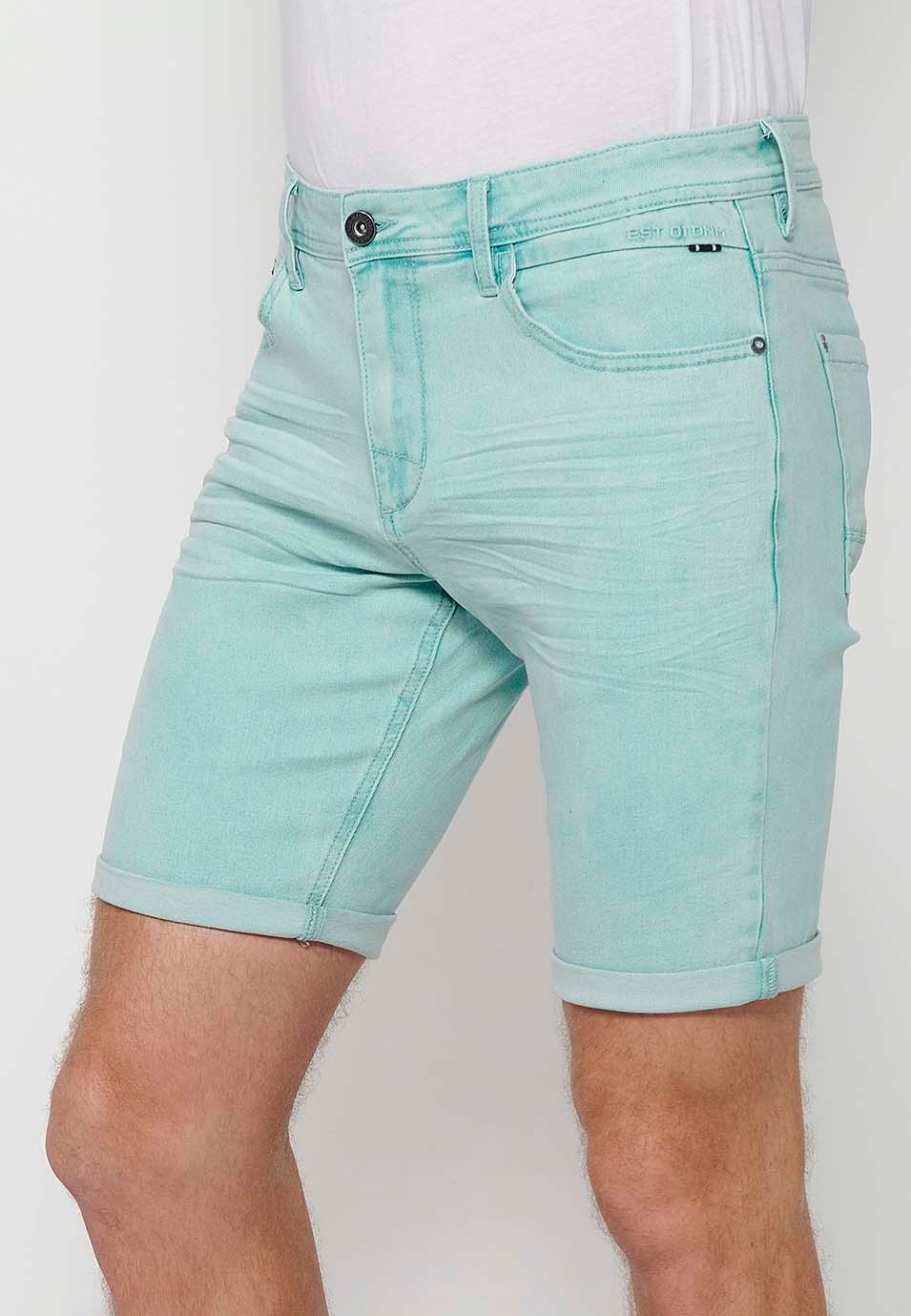 Short avec fermeture à revers avec fermeture éclair et bouton sur le devant et cinq poches, une poche bleue pour homme 2