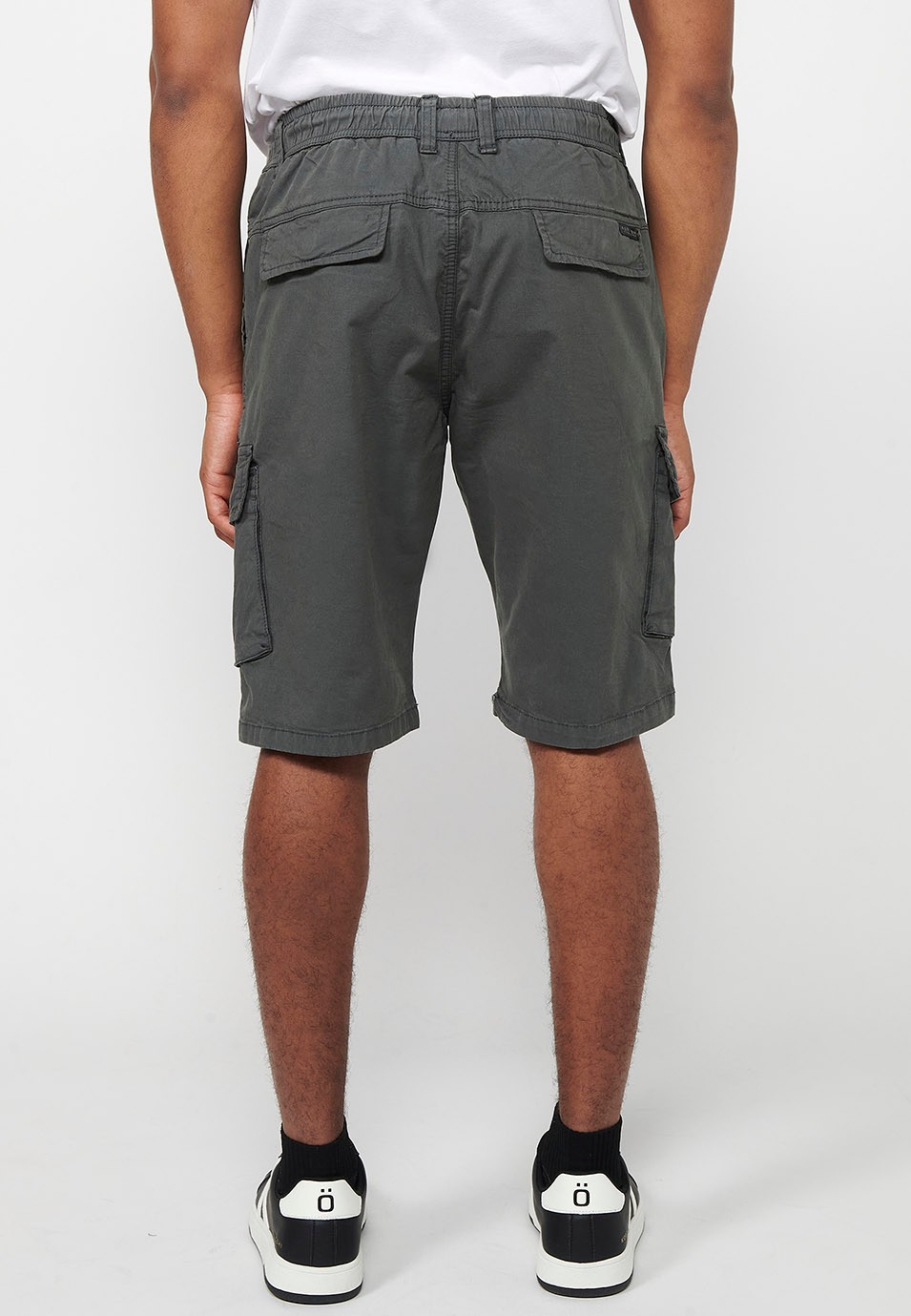 Cargo-Shorts mit Seitentaschen mit Klappe und Frontverschluss mit Reißverschluss und Knopf, Farbe Grau für Herren 4