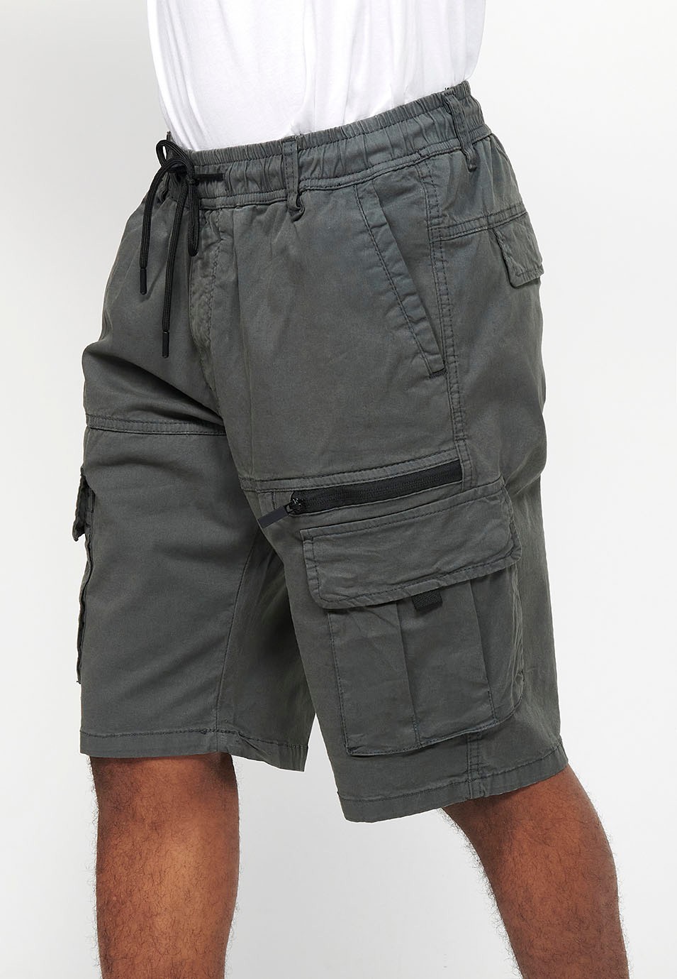 Cargo-Shorts mit Seitentaschen mit Klappe und Frontverschluss mit Reißverschluss und Knopf, Farbe Grau für Herren 1