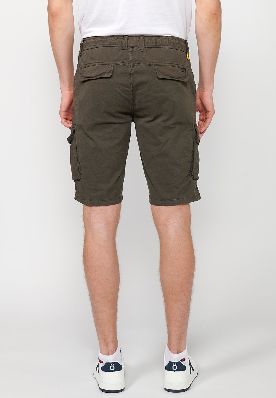 Cargo shorts with side pockets with flap and front closure with zipper and button in Olive Color for Men