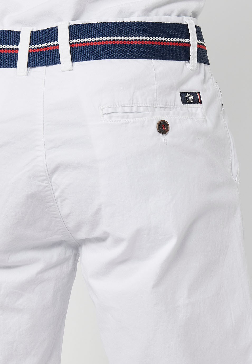 Shorts mit Umschlag, Frontverschluss mit Reißverschluss, Knopf und Gürtel in Weiß für Herren 9