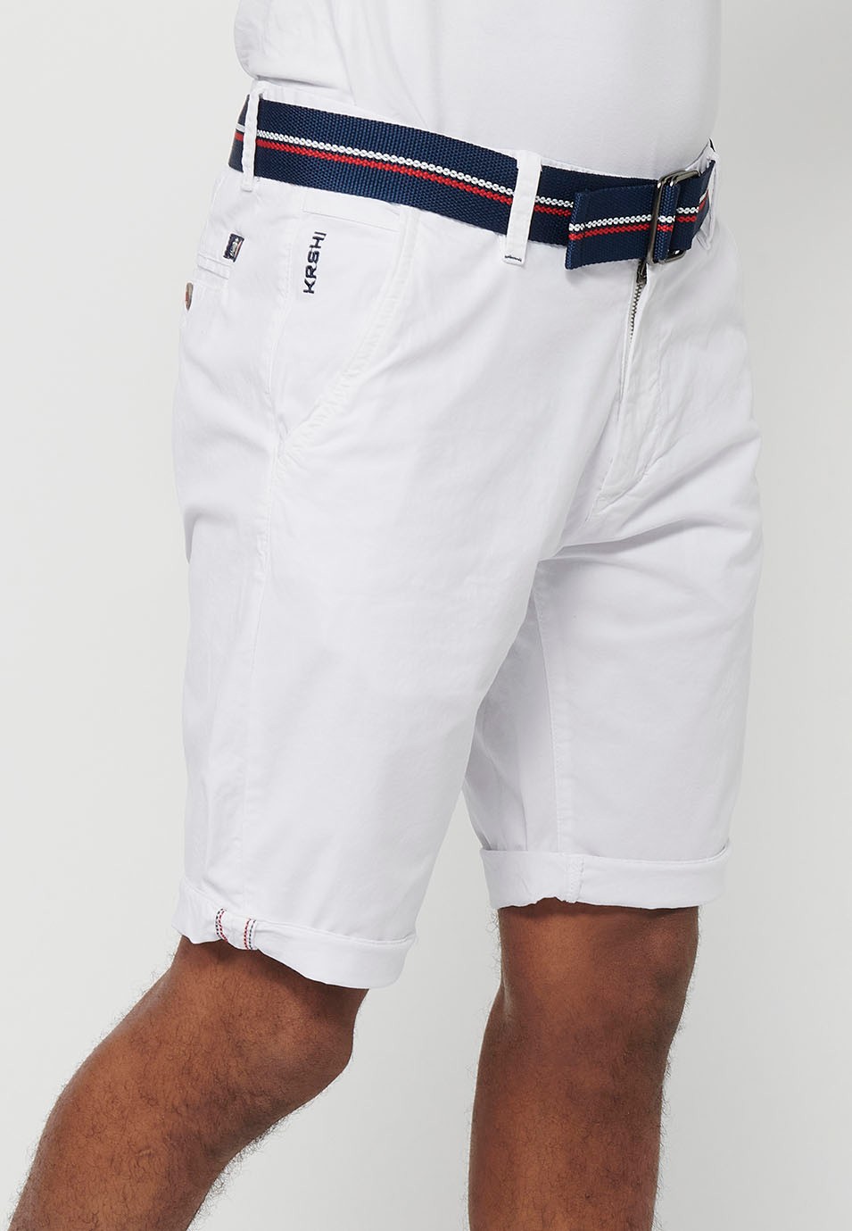Shorts mit Umschlag, Frontverschluss mit Reißverschluss, Knopf und Gürtel in Weiß für Herren 4