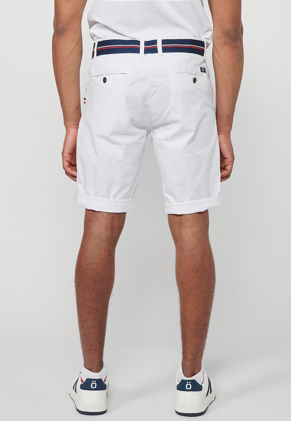 Shorts mit Umschlag, Frontverschluss mit Reißverschluss, Knopf und Gürtel in Weiß für Herren 3
