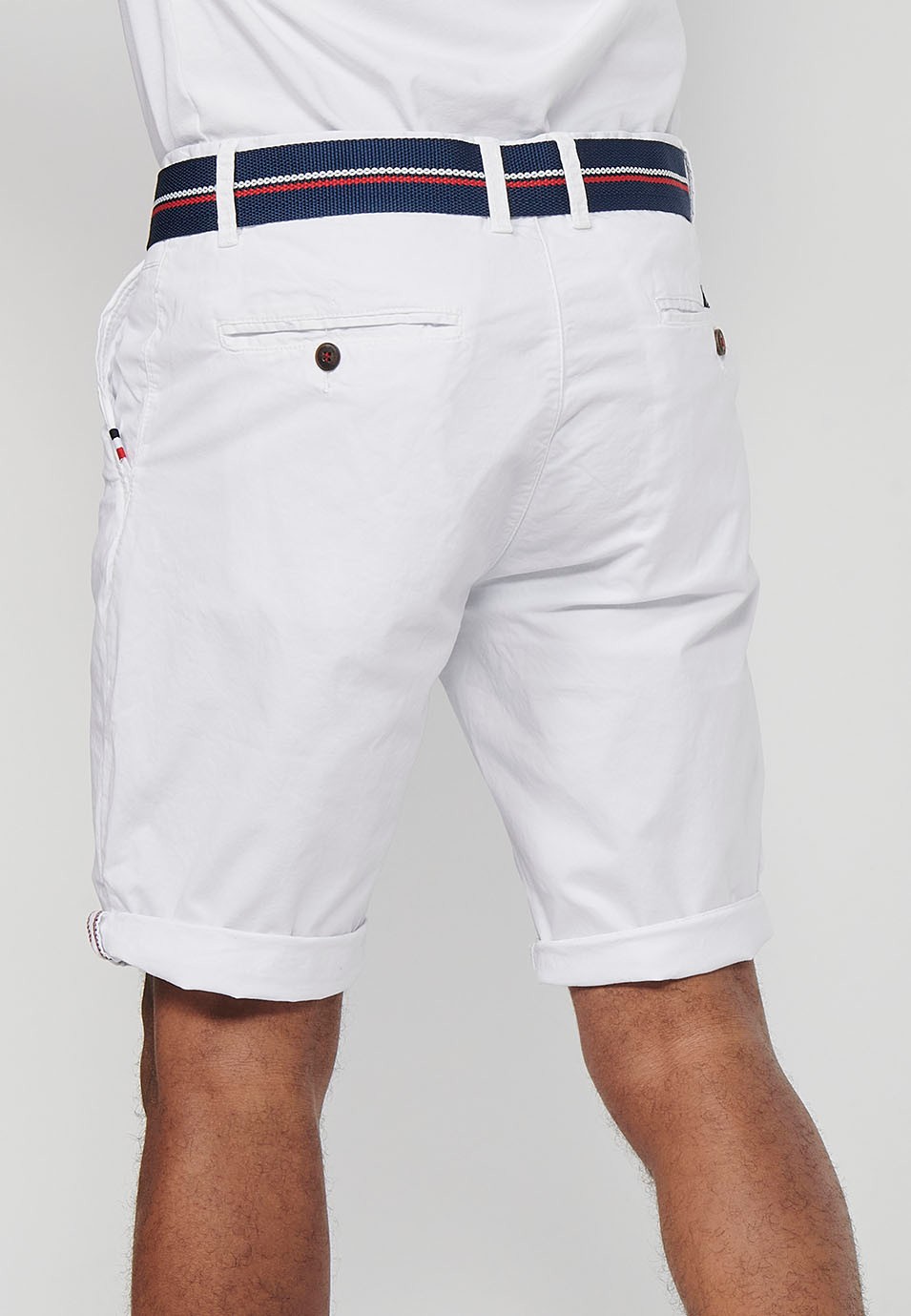Shorts mit Umschlag, Frontverschluss mit Reißverschluss, Knopf und Gürtel in Weiß für Herren 8
