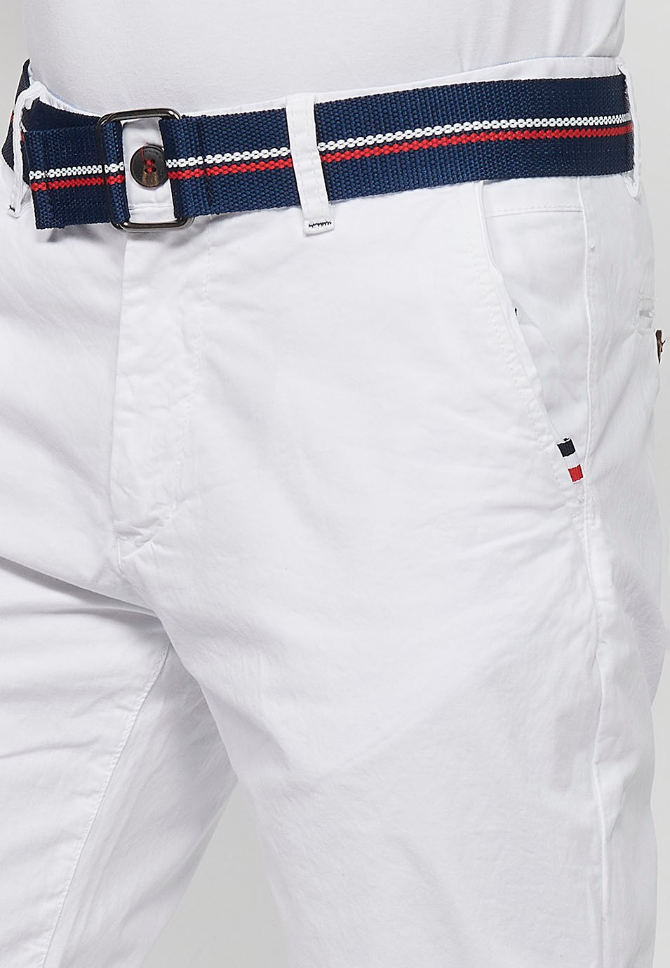 Shorts mit Umschlag, Frontverschluss mit Reißverschluss, Knopf und Gürtel in Weiß für Herren 6