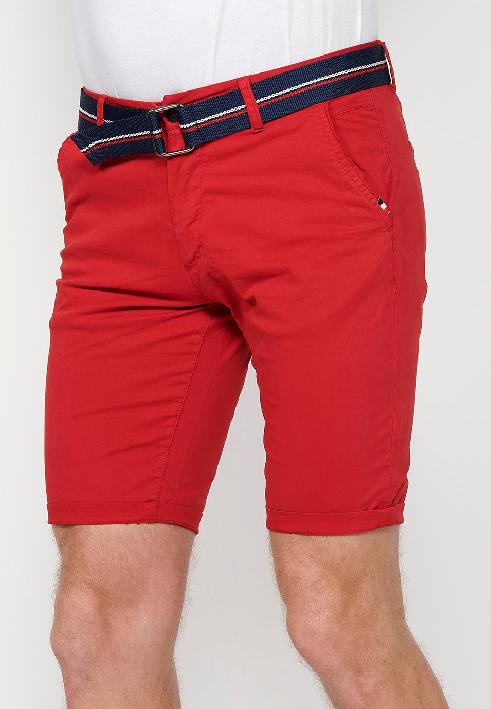 Pantalons curts acabats en volta amb Tancament davanter amb cremallera i botó i cinturó de Color Roig per a Home 3