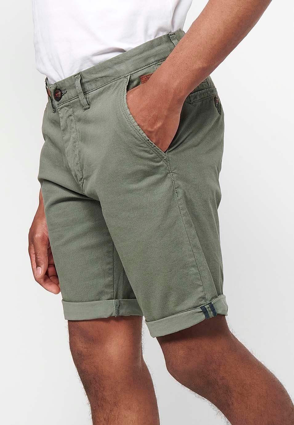 Bermuda-Chino-Shorts mit Umschlag, Reißverschluss vorne und Knopfverschluss und vier Taschen in grüner Farbe für Herren 1