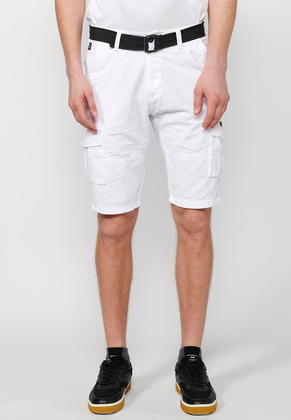 Cotton cargo shorts with belt and front closure with zipper and button with pockets, two back pockets with flap and two cargo pants in White for Men 4