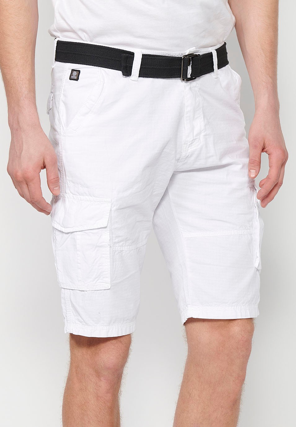 Cotton cargo shorts with belt and front closure with zipper and button with pockets, two back pockets with flap and two cargo pants in White for Men 2