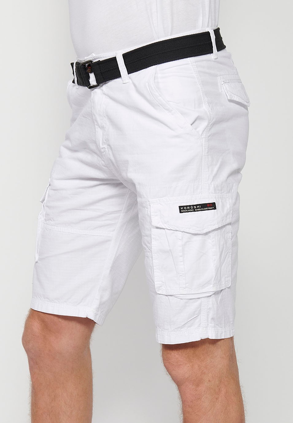 Cotton cargo shorts with belt and front closure with zipper and button with pockets, two back pockets with flap and two cargo pants in White for Men 1