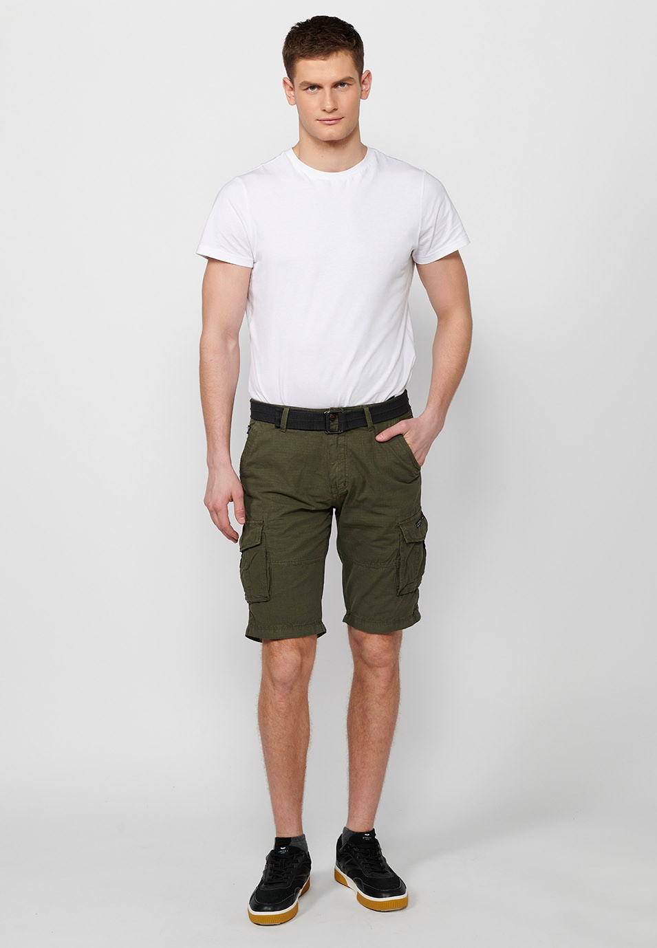 Cotton cargo shorts with belt and front closure with zipper and button with pockets, two back pockets with flap and two green cargo pants for Men