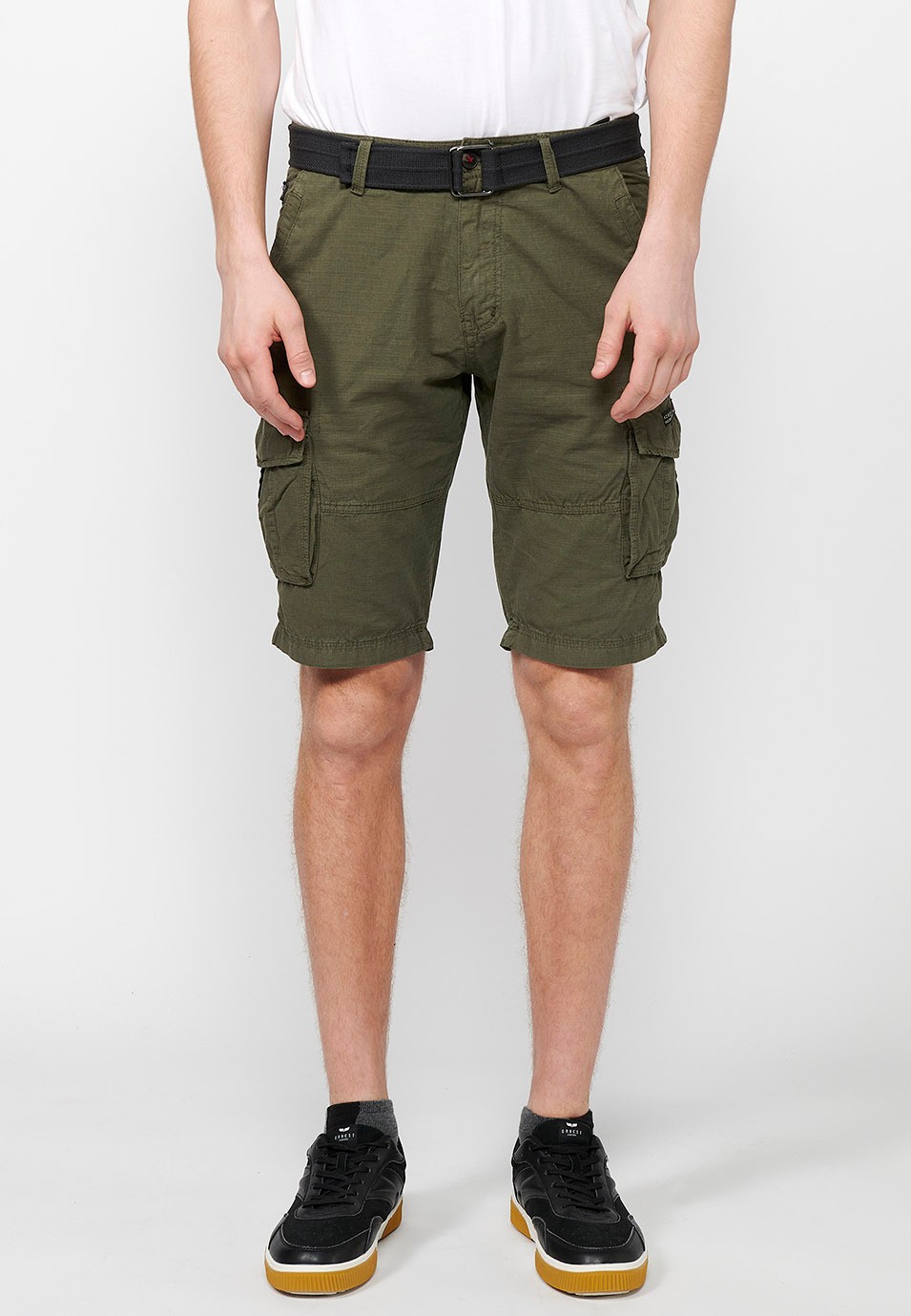 Cotton cargo shorts with belt and front closure with zipper and button with pockets, two back pockets with flap and two green cargo pants for Men 4