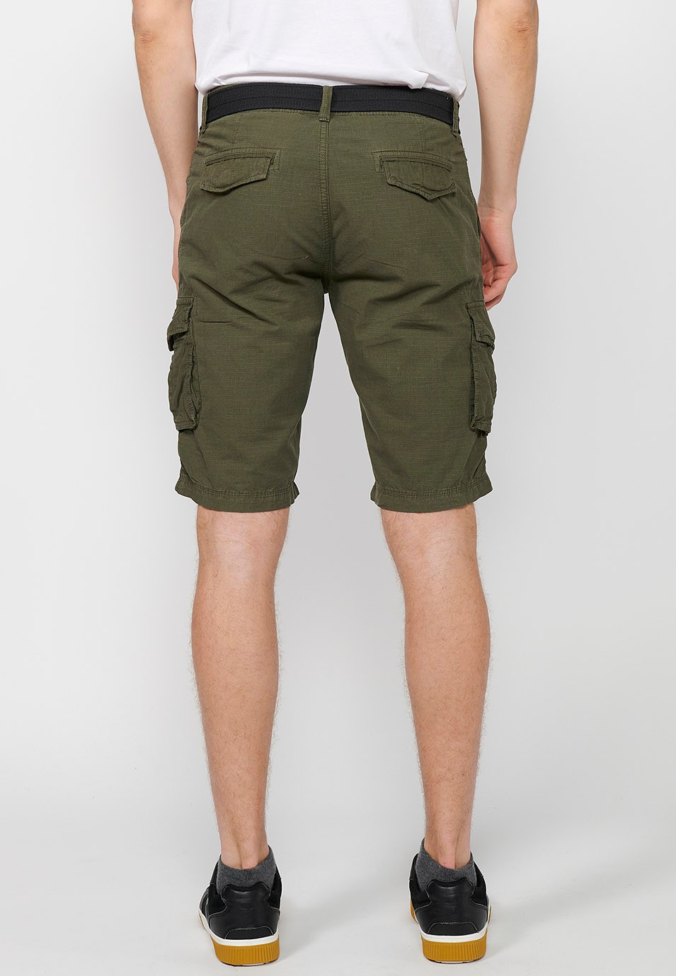 Cotton cargo shorts with belt and front closure with zipper and button with pockets, two back pockets with flap and two green cargo pants for Men 2