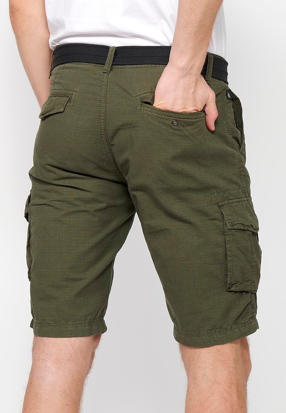 Cotton cargo shorts with belt and front closure with zipper and button with pockets, two back pockets with flap and two green cargo pants for Men 5