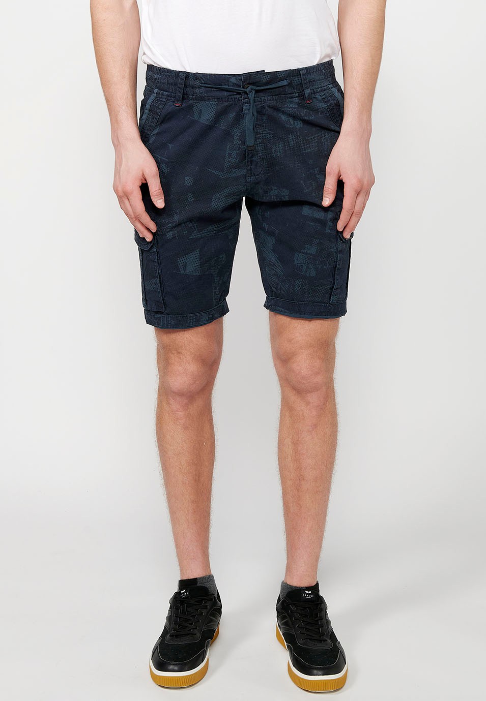 Cargo-Shorts mit Frontverschluss mit Reißverschluss und Knopf und vier Taschen, zwei Gesäßtaschen mit Patte, zwei Cargotaschen mit Patte und verstellbarer Taille mit Kordelzug in Blau für Herren 3