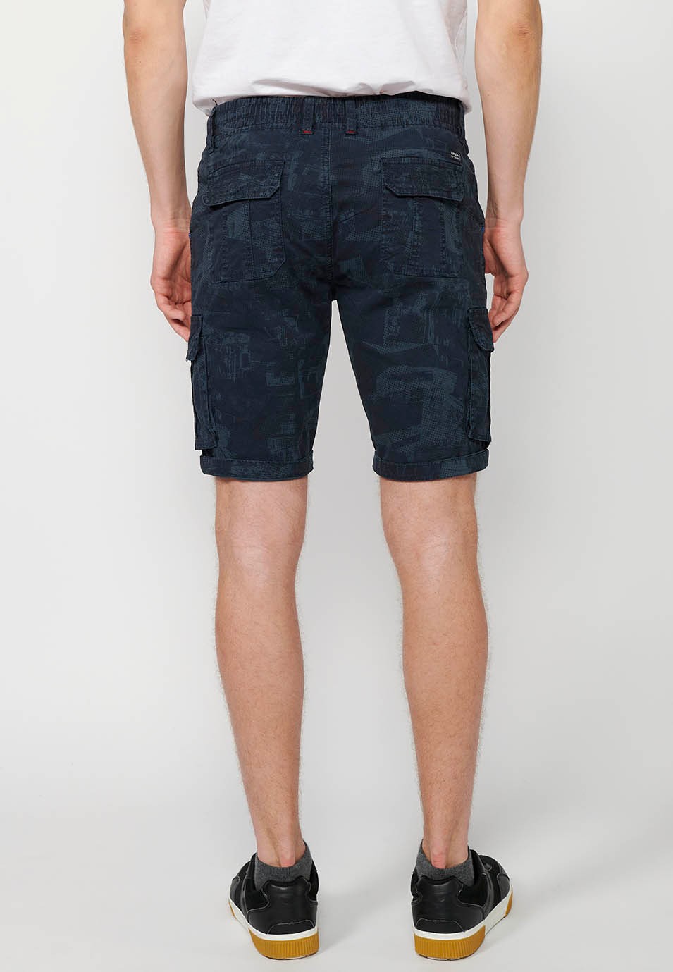 Cargo-Shorts mit Frontverschluss mit Reißverschluss und Knopf und vier Taschen, zwei Gesäßtaschen mit Patte, zwei Cargotaschen mit Patte und verstellbarer Taille mit Kordelzug in Blau für Herren 1