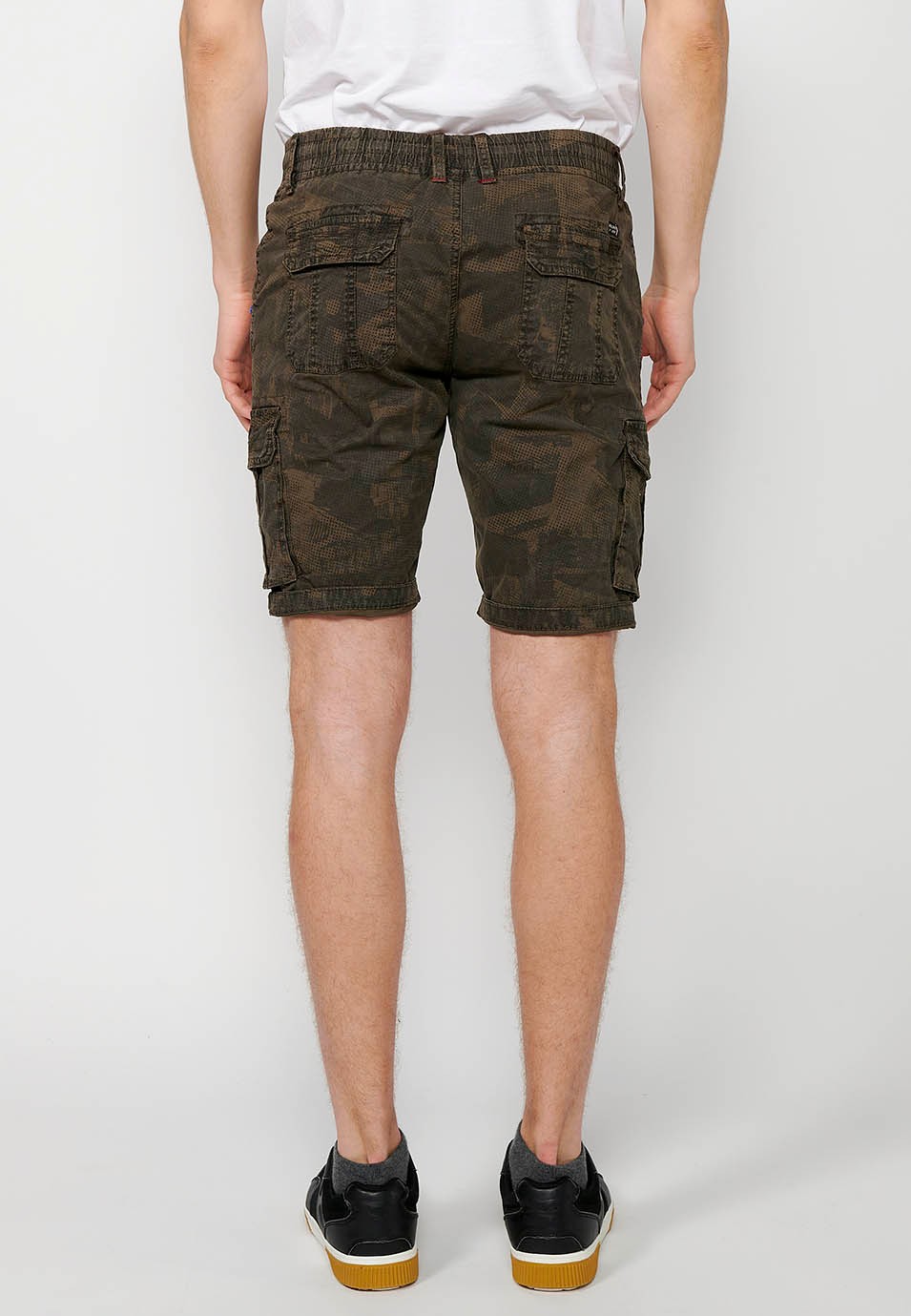 Cargo-Shorts mit Frontverschluss mit Reißverschluss und Knopf und vier Taschen, zwei Gesäßtaschen mit Patte mit zwei Cargotaschen mit Patte und verstellbarer Taille mit Kordelzug in der Farbe Khaki für Herren 3