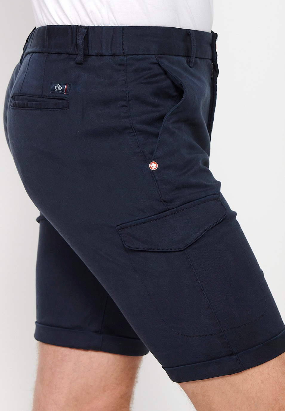 Pantalons curts amb Cintura engomada i tancament amb cremallera i botó amb Butxaques, dos laterals amb solapa de Color Navy per a Home