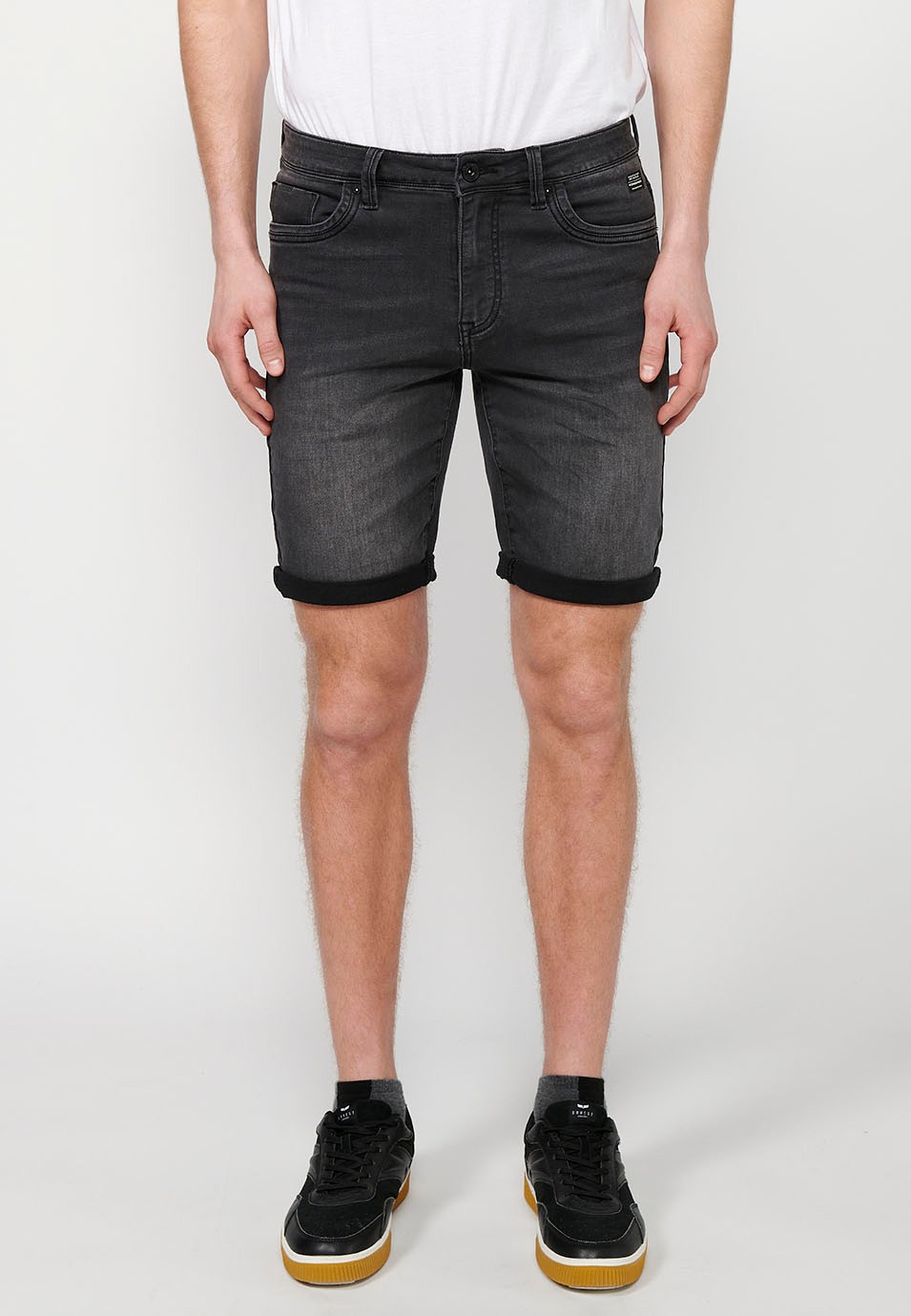 Short avec finition revers avec fermeture sur le devant avec fermeture éclair et bouton en Noir pour Homme 2