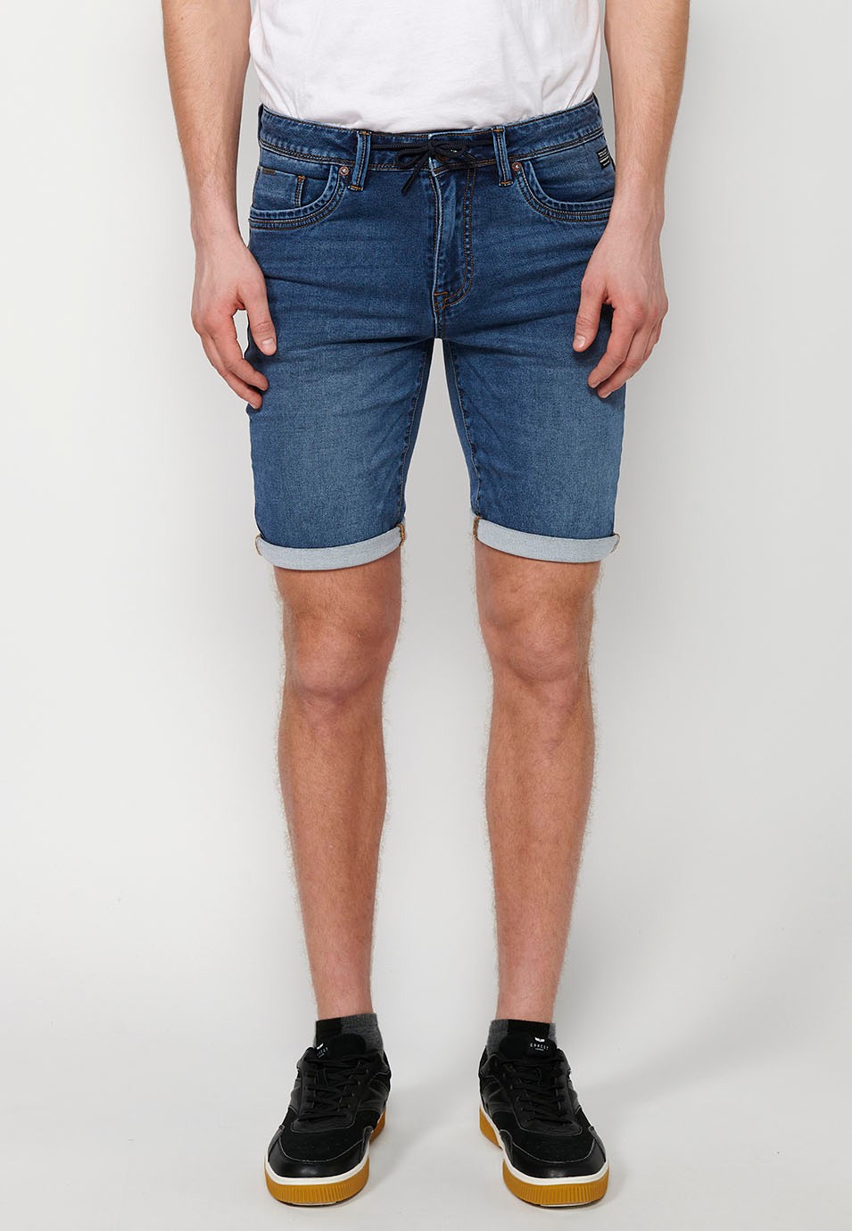 Shorts mit Umschlag und Frontverschluss mit Reißverschluss und Knopf in Blau für Herren