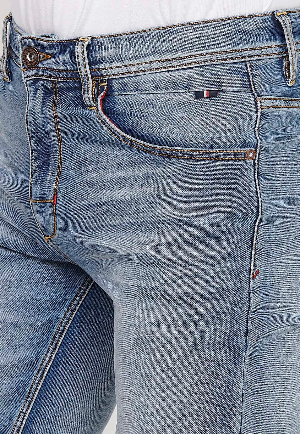 Bermuda en denim bleu avec finition revers et fermeture éclair et bouton sur le devant pour homme 6