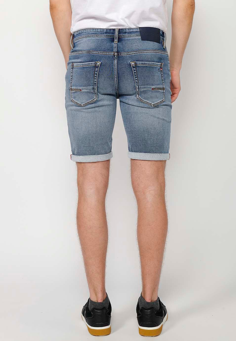 Pantalón corto Bermuda Vaquera con acabado en vuelta y Cierre delantero con cremallera y botón de Color Azul para Hombre 2