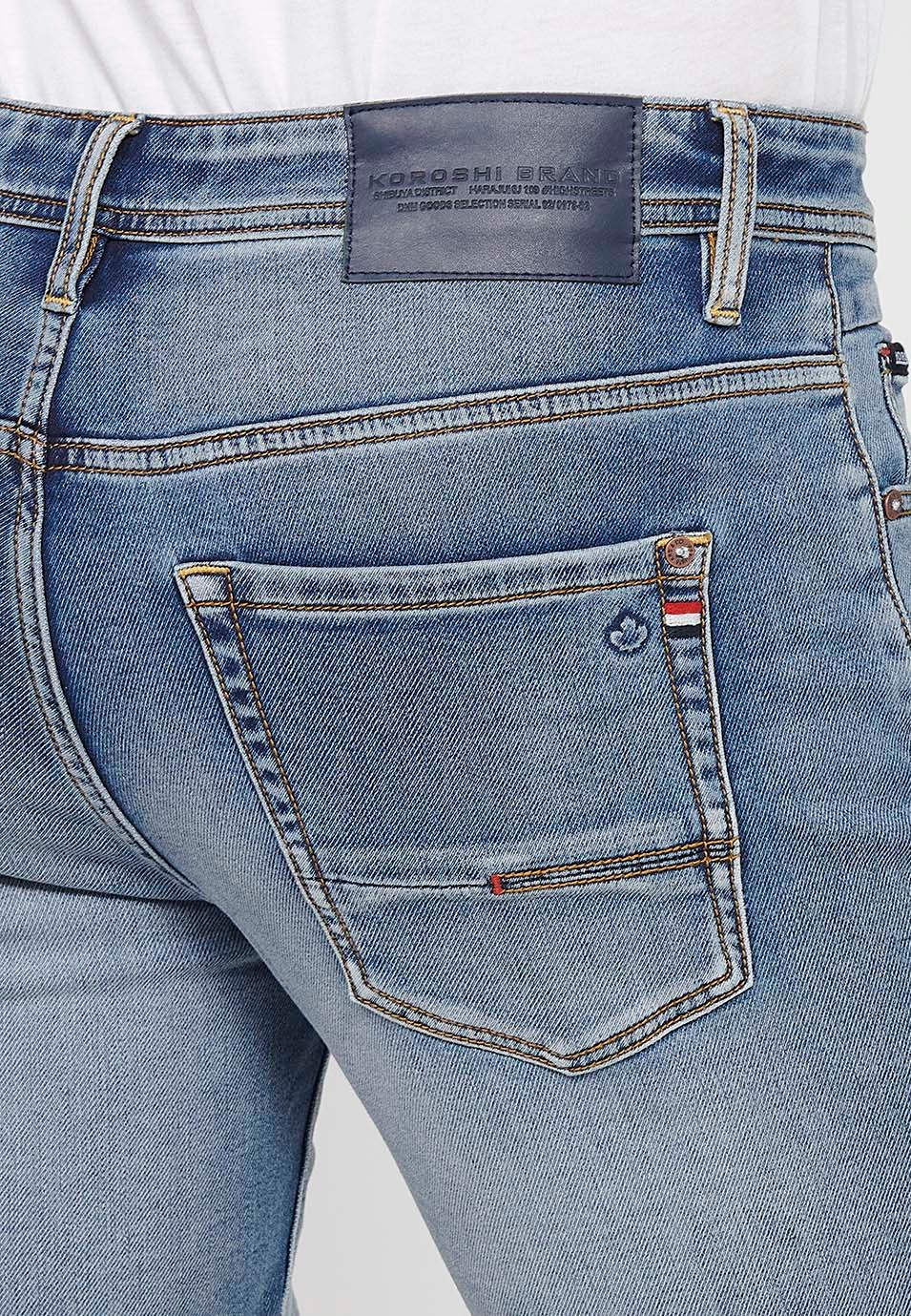 Bermuda en denim bleu avec finition revers et fermeture éclair et bouton sur le devant pour homme 8