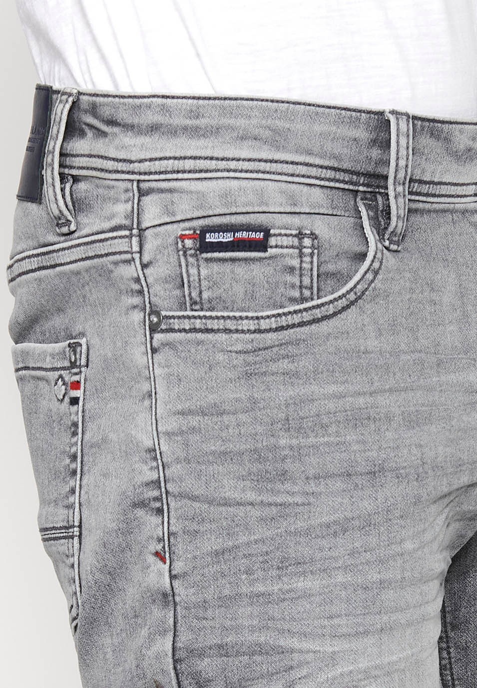Jeansshorts mit Frontverschluss mit Reißverschluss und Knopf sowie fünf Taschen, eine Tasche in grauer Denim-Farbe für Herren