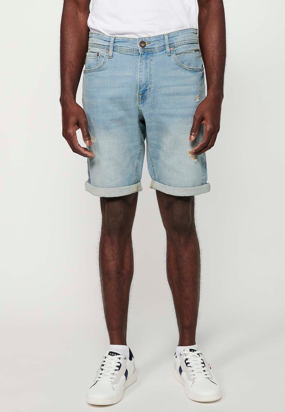 Short avec finition revers et fermeture avant avec fermeture éclair et bouton et cinq poches, une poche bleue pour homme 3