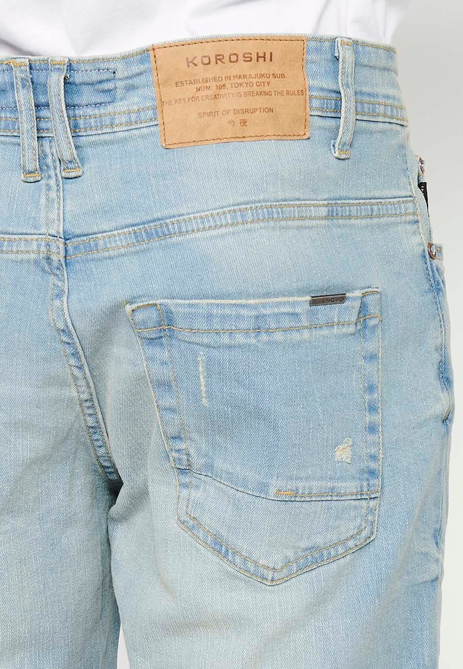 Short avec finition revers et fermeture avant avec fermeture éclair et bouton et cinq poches, une poche bleue pour homme 4