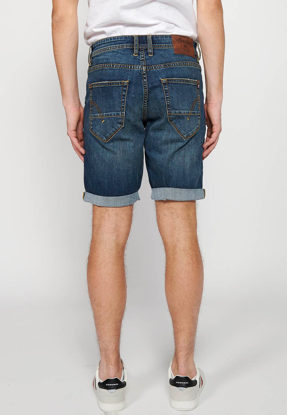 Bermuda denim shorts with front zipper and button closure with five pockets, one blue pocket pocket for Men 2