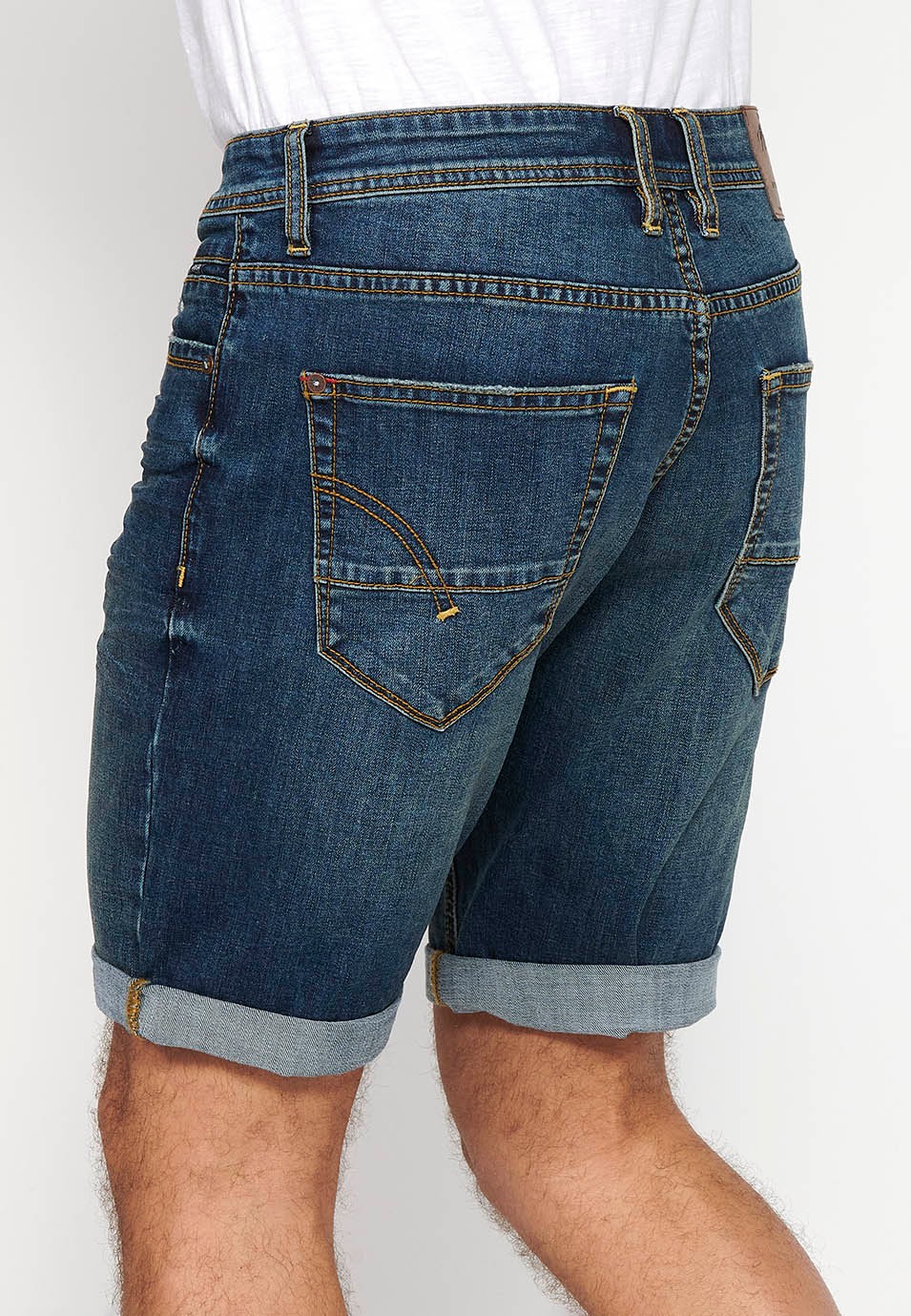 Bermuda denim shorts with front zipper and button closure with five pockets, one blue pocket pocket for Men 6