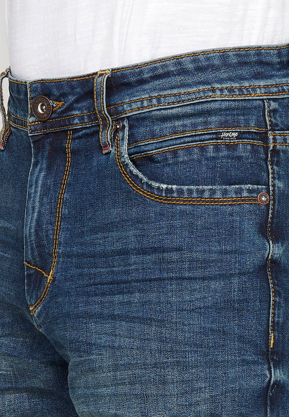 Bermuda denim shorts with front zipper and button closure with five pockets, one blue pocket pocket for Men 7