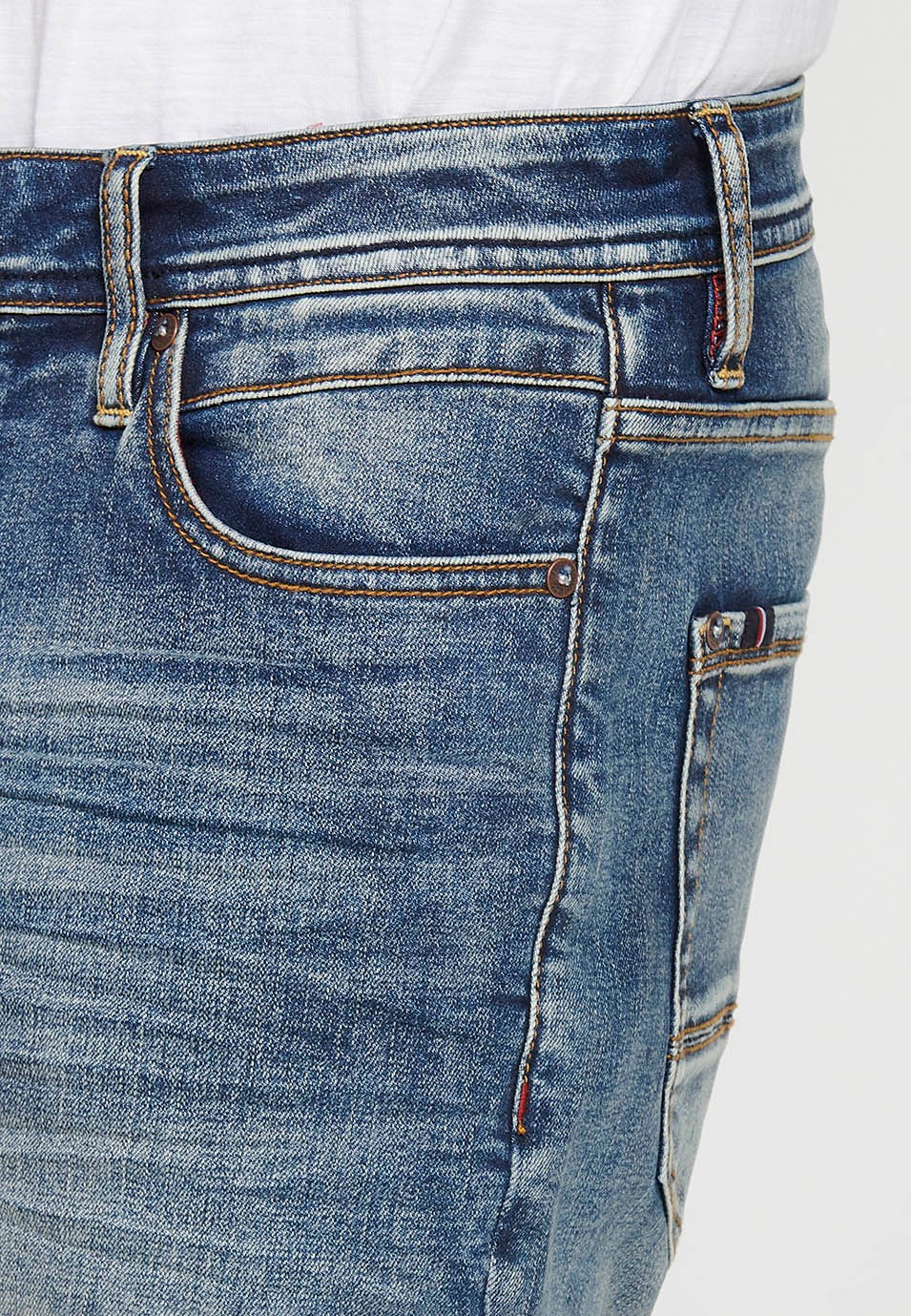 Bermuda en jean avec fermeture sur le devant avec fermeture éclair et bouton avec cinq poches, une poche, couleur bleue pour homme 10