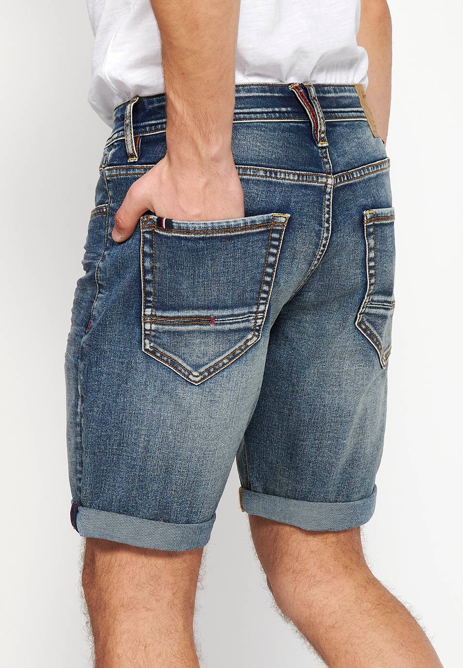 Bermuda en jean avec fermeture sur le devant avec fermeture éclair et bouton avec cinq poches, une poche, couleur bleue pour homme 8