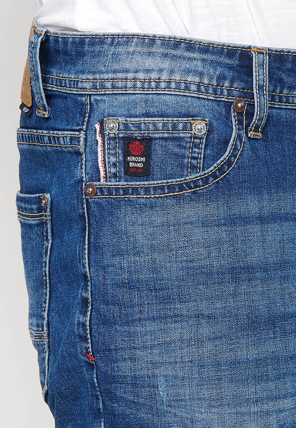 Bermuda-Jeansshorts mit Reißverschluss und Knopfverschluss vorne und fünf Taschen, eine blaue Tasche für Herren