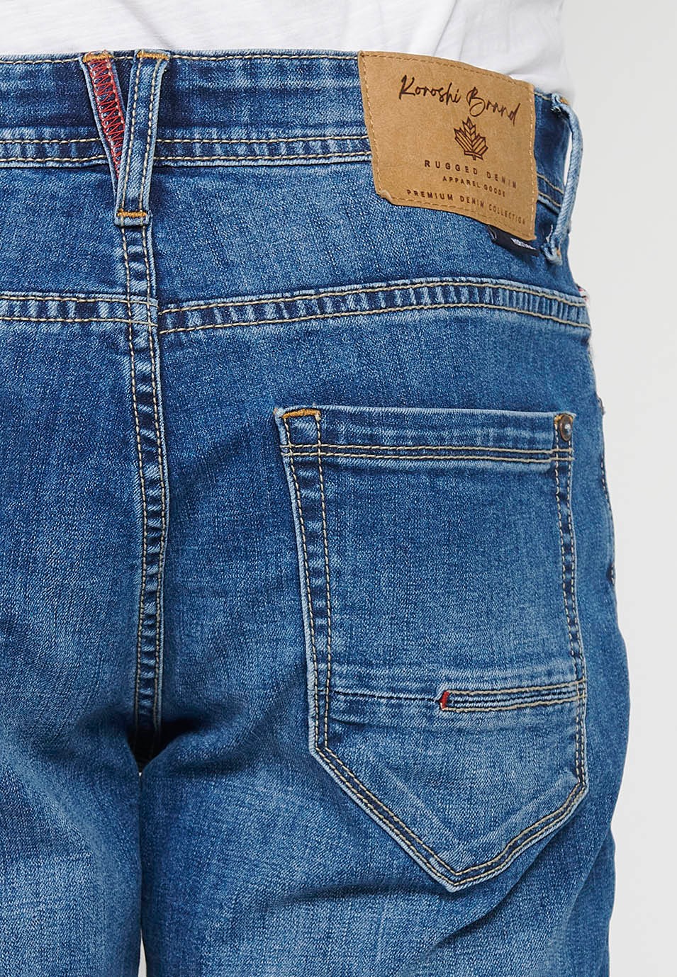 Bermuda denim shorts with front zipper and button closure with five pockets, one blue pocket pocket for Men