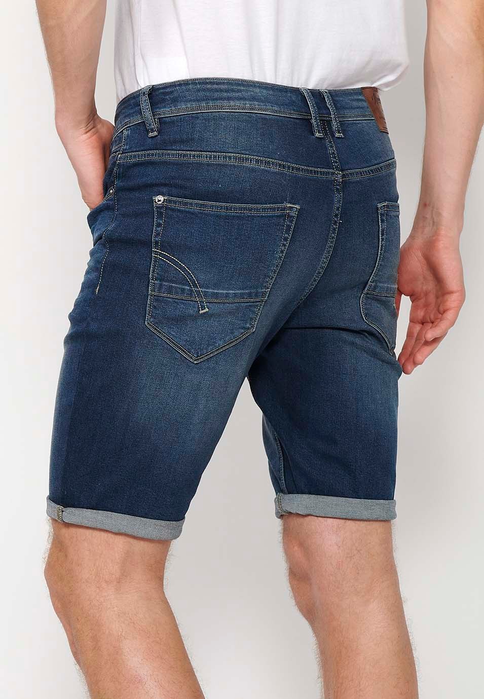 Pantalón corto Bermuda vaquera con acabado en vuelta y Cierre delantero con cremallera y botón de Color Azul para Hombre 6