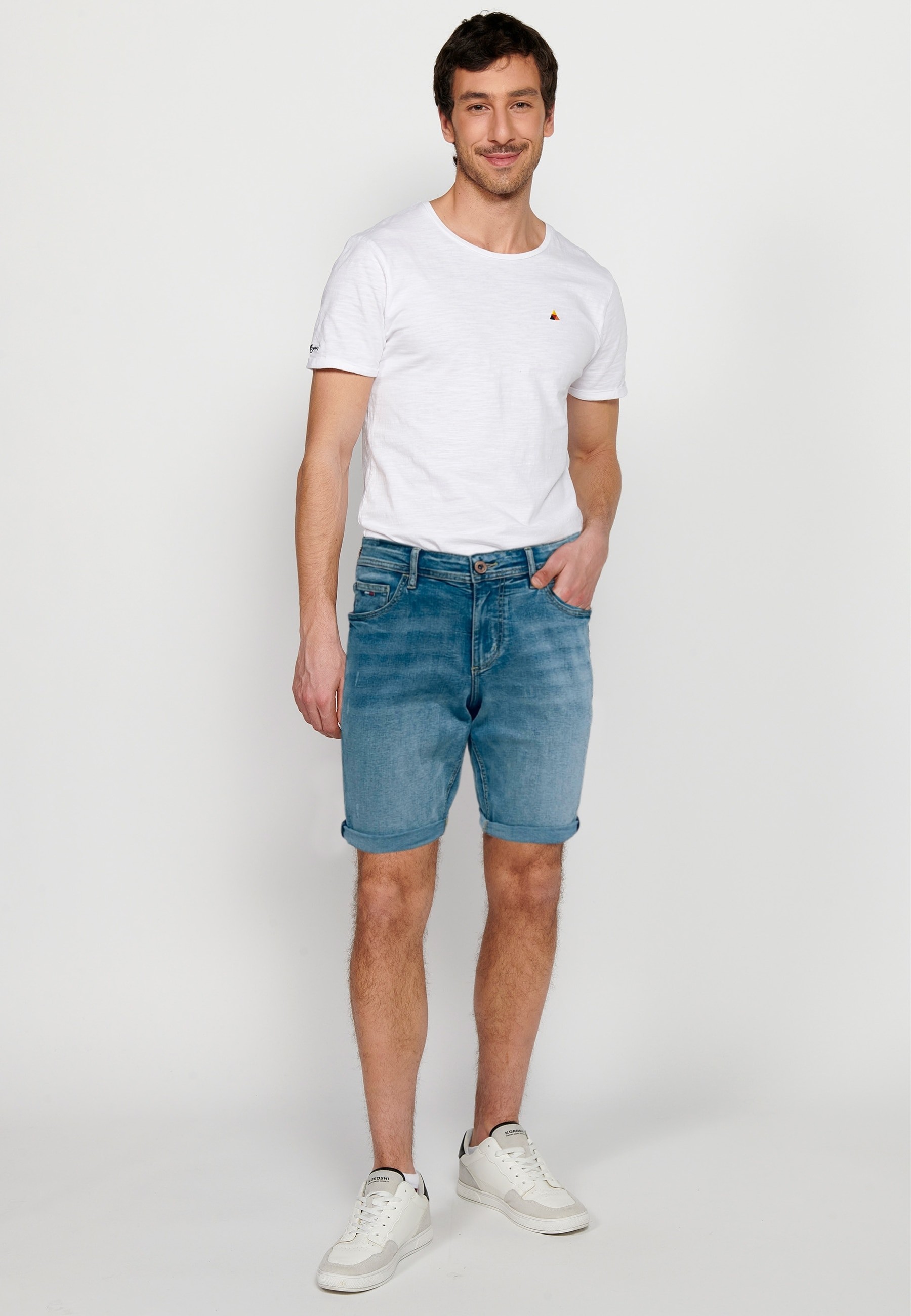 Denim Bermuda shorts with turn-up finish and front zipper and button closure with five pockets, one pocket pocket, in Blue for Men
