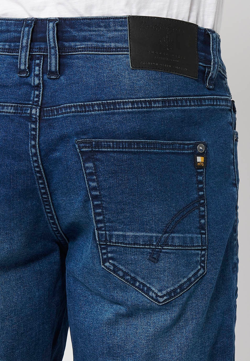 Denim shorts with front zipper and button closure and five pockets, one blue color pocket for Men