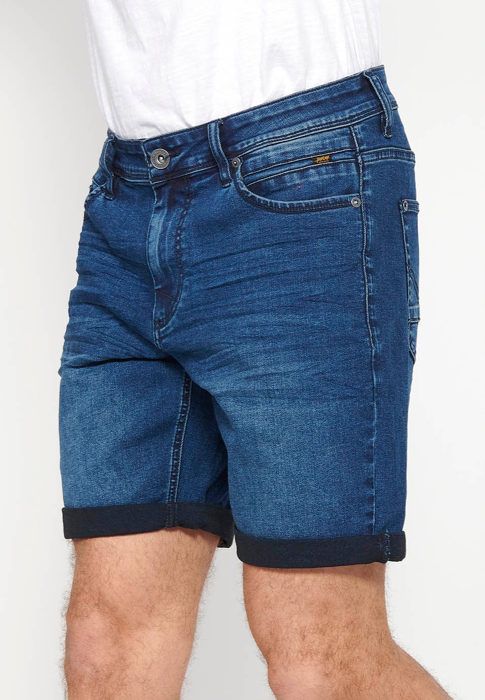 Denim shorts with front zipper and button closure and five pockets, one blue color pocket for Men