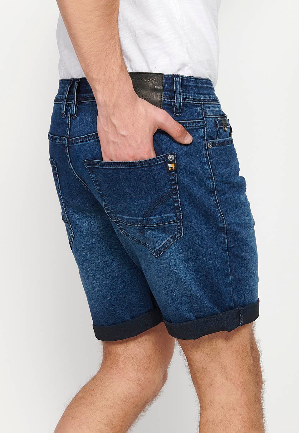 Denim shorts with front zipper and button closure and five pockets, one blue color pocket for Men