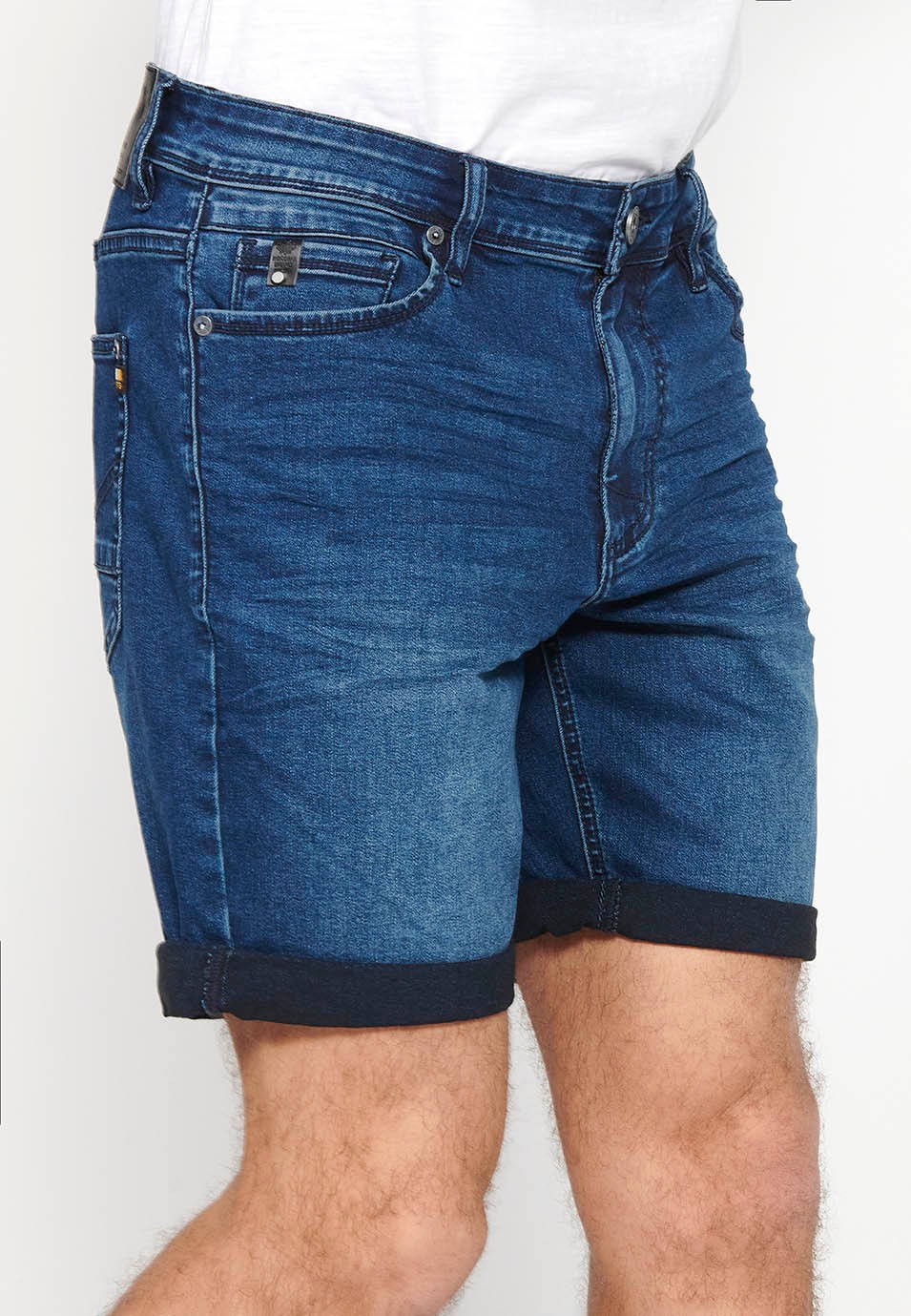 Denim shorts with front zipper and button closure and five pockets, one blue color pocket for Men