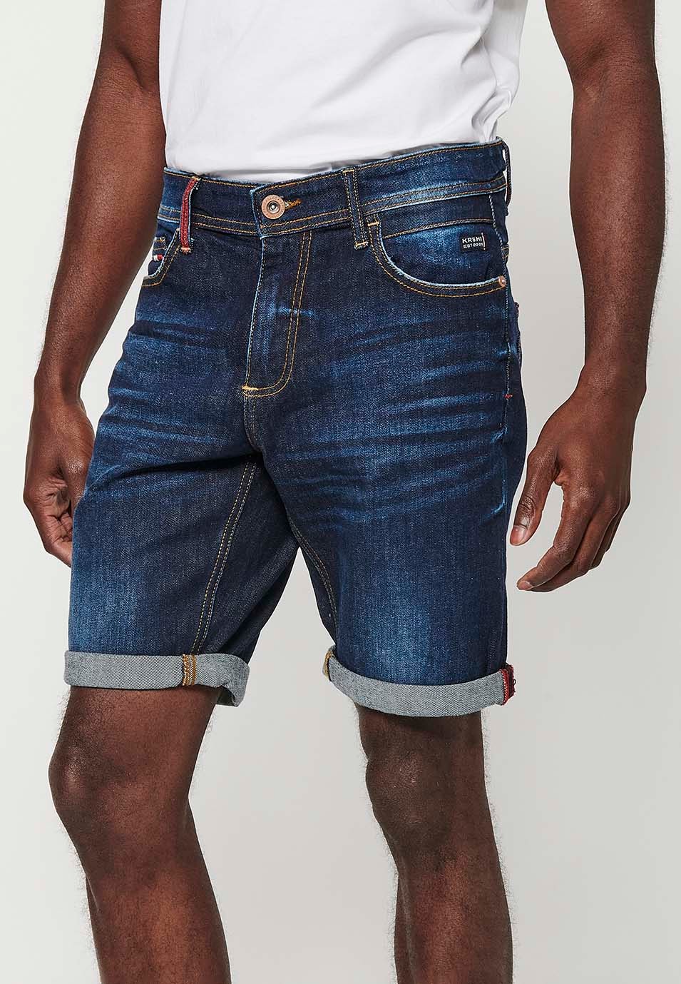 Shorts with turn-up finish and front zipper and button closure with five pockets, one blue pocket pocket for Men 5