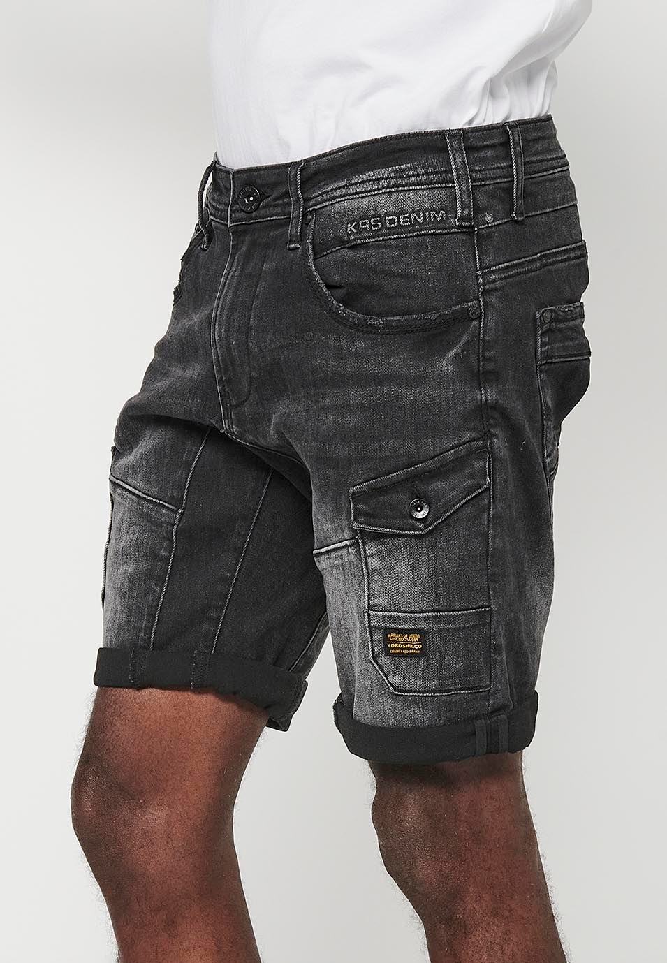 Shorts mit Umschlag und Frontverschluss mit Reißverschluss und Knopf mit fünf Taschen, einer Tasche und Frontdetails in Schwarz für Herren 3