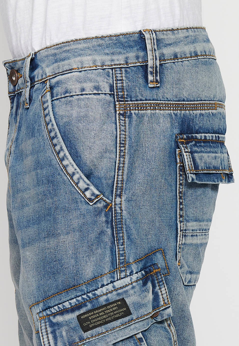 Denim Bermuda cargo shorts with front zipper and button closure with five pockets, one blue pocket pocket for Men 6