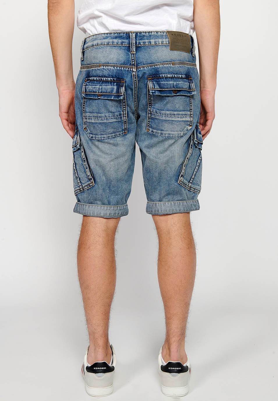 Denim Bermuda cargo shorts with front zipper and button closure with five pockets, one blue pocket pocket for Men 7